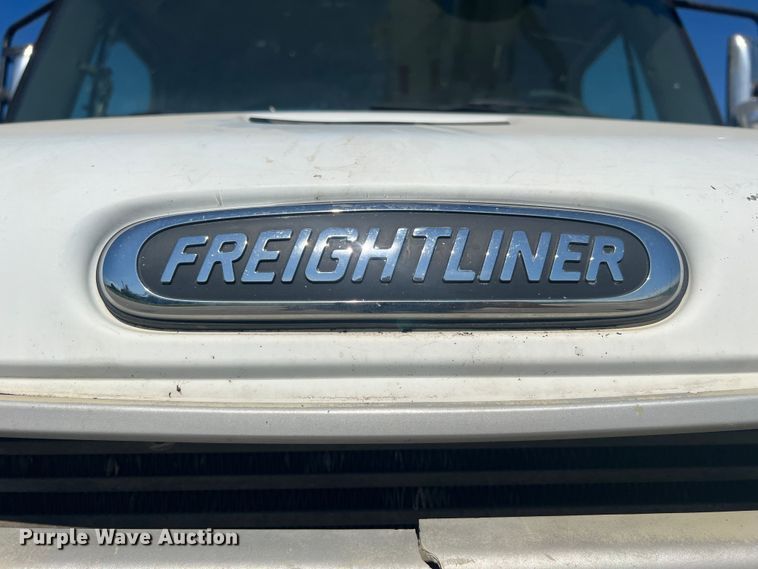 image for item JM9251 2005 Freightliner Business Class M2  bucket truck