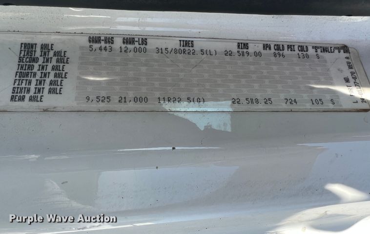 image for item JM9251 2005 Freightliner Business Class M2  bucket truck