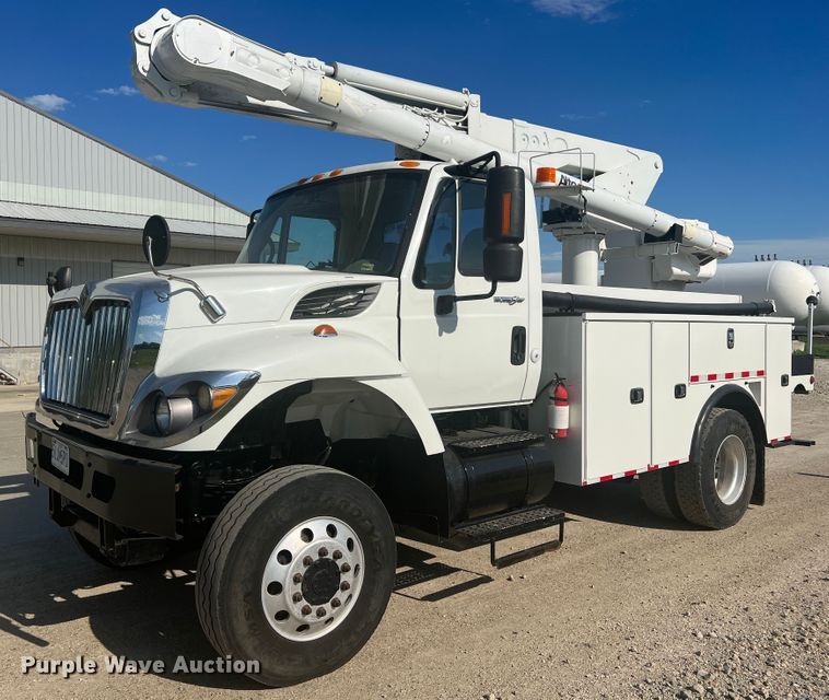 image for item JM9252 2011 International WorkStar 7300  bucket truck