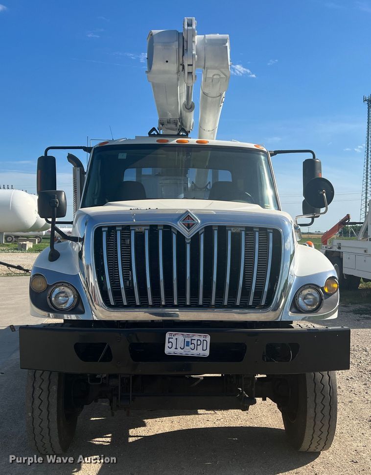 image for item JM9252 2011 International WorkStar 7300  bucket truck