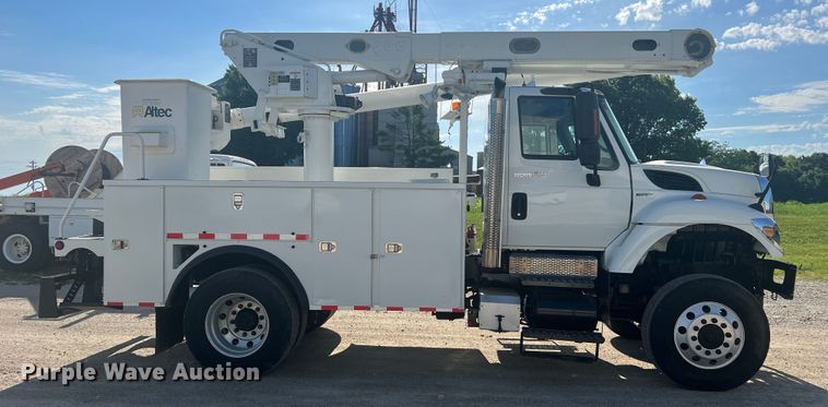 image for item JM9252 2011 International WorkStar 7300  bucket truck