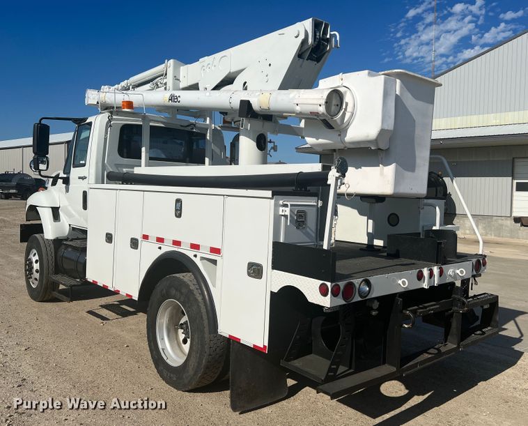 image for item JM9252 2011 International WorkStar 7300  bucket truck