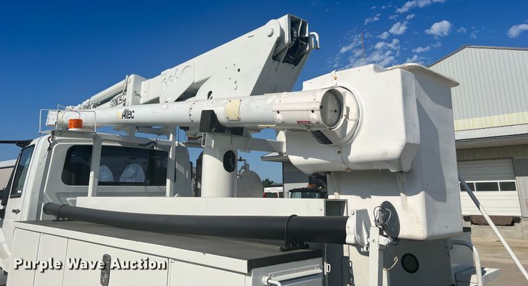 image for item JM9252 2011 International WorkStar 7300  bucket truck