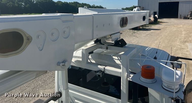 image for item JM9252 2011 International WorkStar 7300  bucket truck