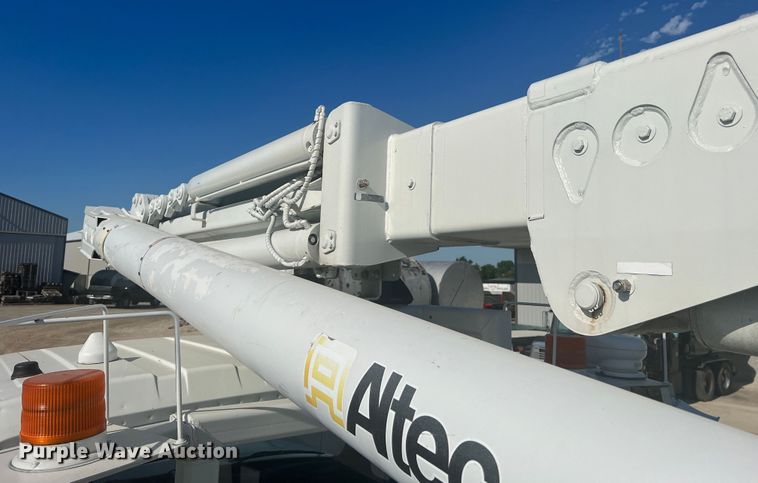 image for item JM9252 2011 International WorkStar 7300  bucket truck