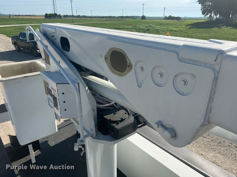 image for item JM9252 2011 International WorkStar 7300  bucket truck