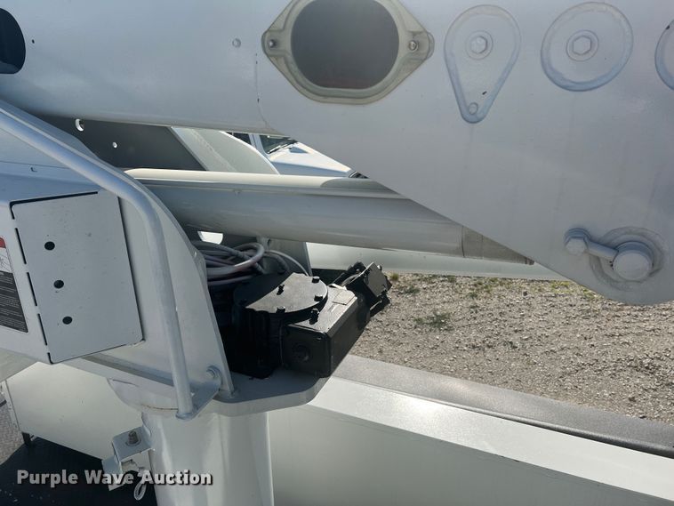 image for item JM9252 2011 International WorkStar 7300  bucket truck