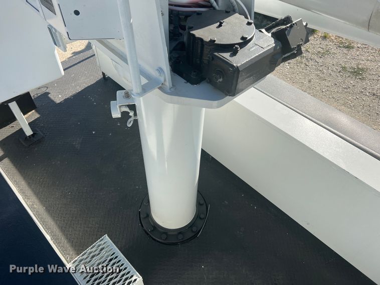 image for item JM9252 2011 International WorkStar 7300  bucket truck