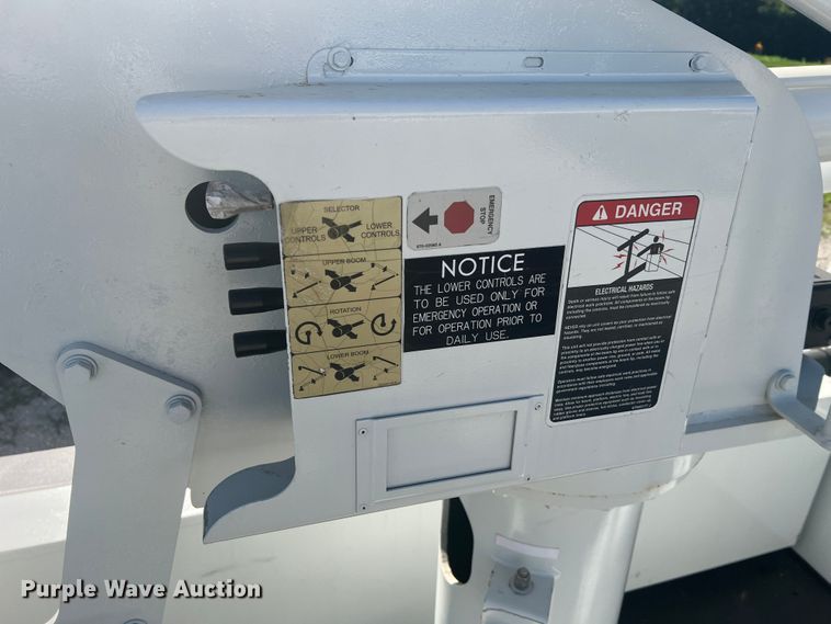 image for item JM9252 2011 International WorkStar 7300  bucket truck