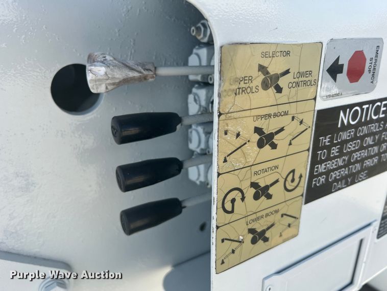 image for item JM9252 2011 International WorkStar 7300  bucket truck