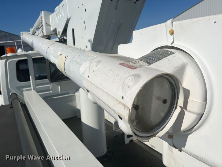 image for item JM9252 2011 International WorkStar 7300  bucket truck