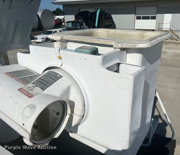 image for item JM9252 2011 International WorkStar 7300  bucket truck