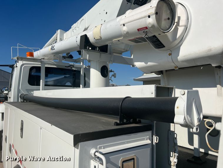 image for item JM9252 2011 International WorkStar 7300  bucket truck