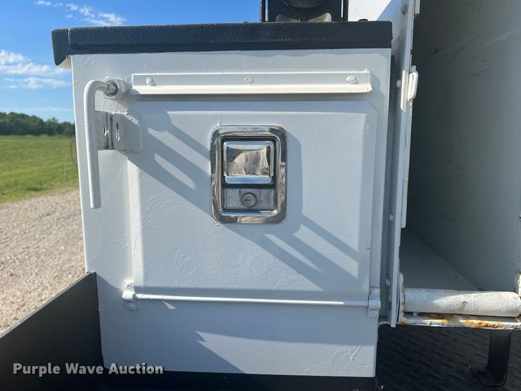 image for item JM9252 2011 International WorkStar 7300  bucket truck