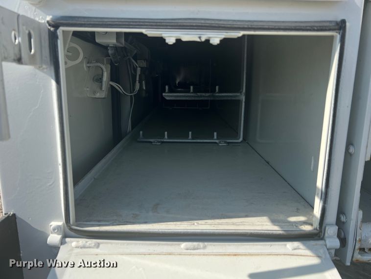 image for item JM9252 2011 International WorkStar 7300  bucket truck