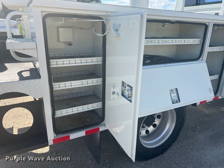 image for item JM9252 2011 International WorkStar 7300  bucket truck