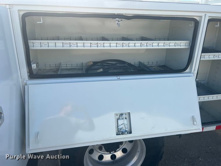 image for item JM9252 2011 International WorkStar 7300  bucket truck