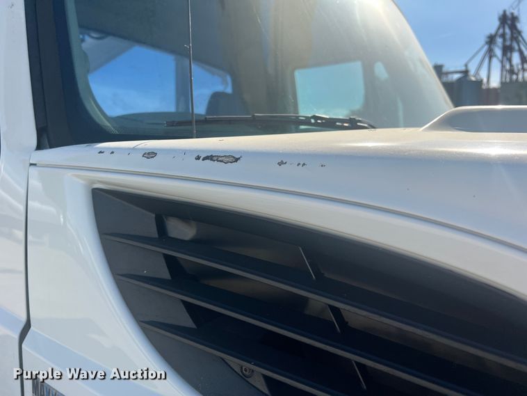 image for item JM9252 2011 International WorkStar 7300  bucket truck