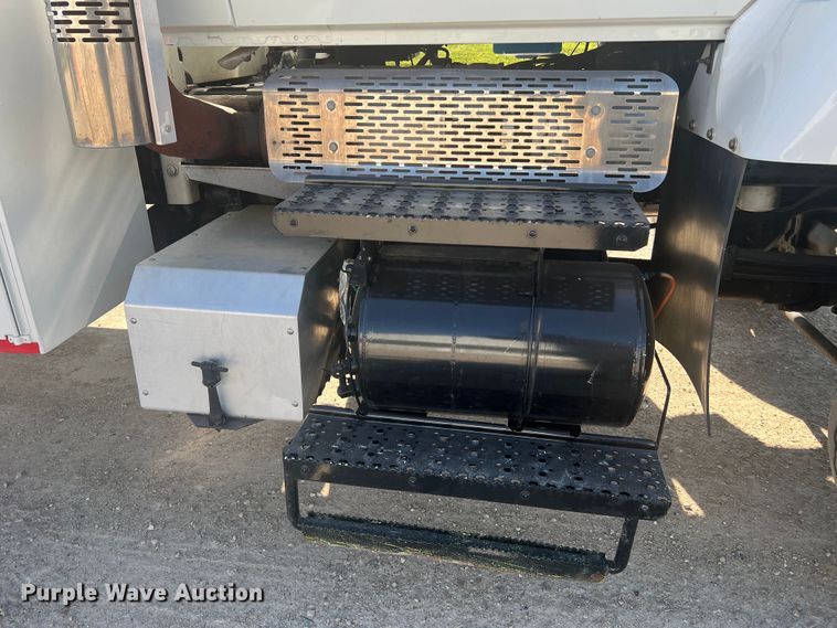 image for item JM9252 2011 International WorkStar 7300  bucket truck