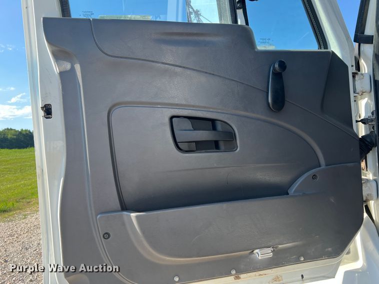 image for item JM9252 2011 International WorkStar 7300  bucket truck