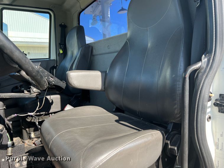 image for item JM9252 2011 International WorkStar 7300  bucket truck