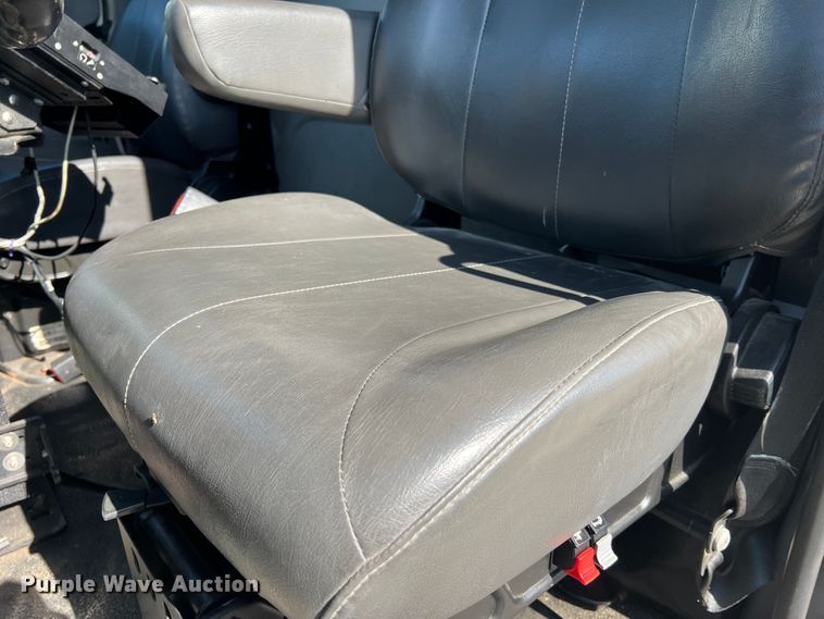 image for item JM9252 2011 International WorkStar 7300  bucket truck