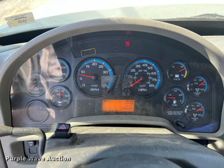 image for item JM9252 2011 International WorkStar 7300  bucket truck