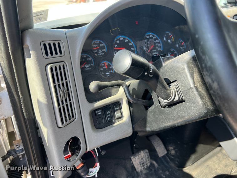 image for item JM9252 2011 International WorkStar 7300  bucket truck