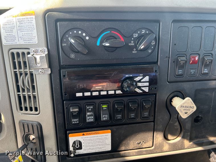 image for item JM9252 2011 International WorkStar 7300  bucket truck