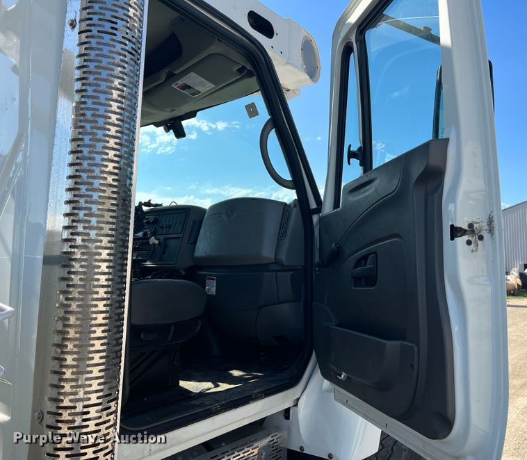 image for item JM9252 2011 International WorkStar 7300  bucket truck