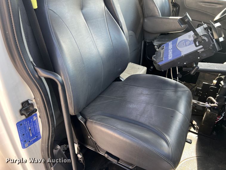 image for item JM9252 2011 International WorkStar 7300  bucket truck