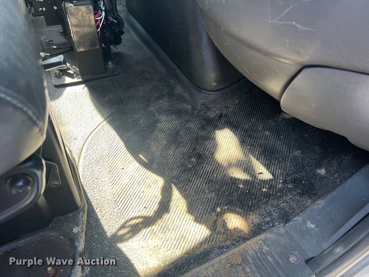 image for item JM9252 2011 International WorkStar 7300  bucket truck