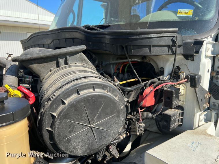 image for item JM9252 2011 International WorkStar 7300  bucket truck