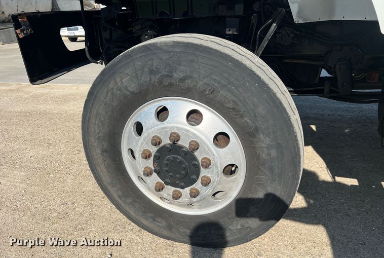 image for item JM9252 2011 International WorkStar 7300  bucket truck