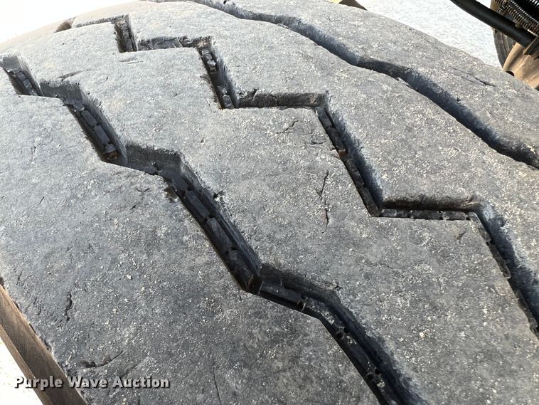 image for item JM9252 2011 International WorkStar 7300  bucket truck