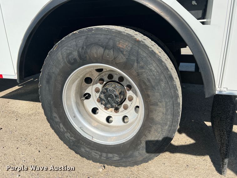 image for item JM9252 2011 International WorkStar 7300  bucket truck