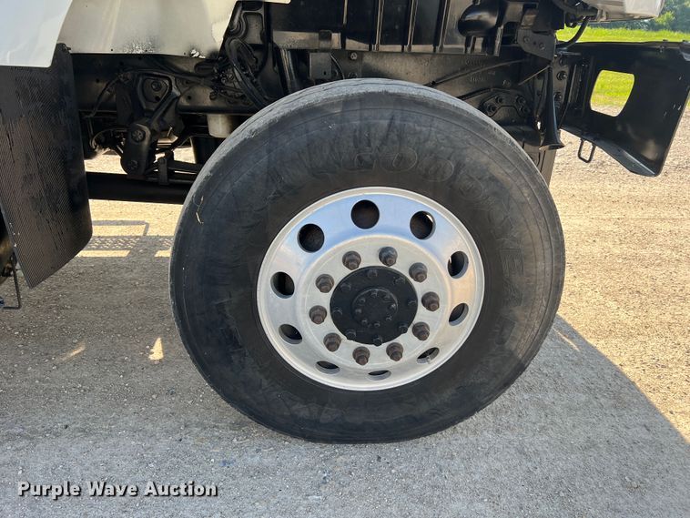 image for item JM9252 2011 International WorkStar 7300  bucket truck