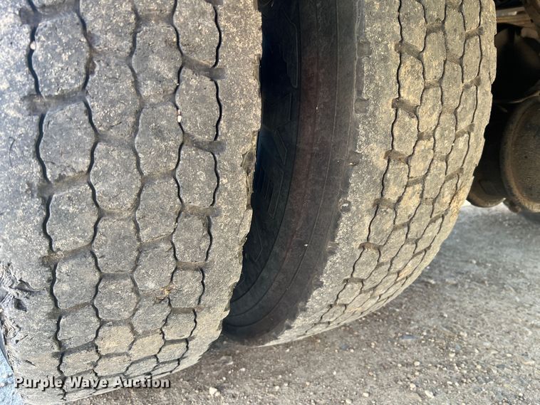 image for item JM9252 2011 International WorkStar 7300  bucket truck