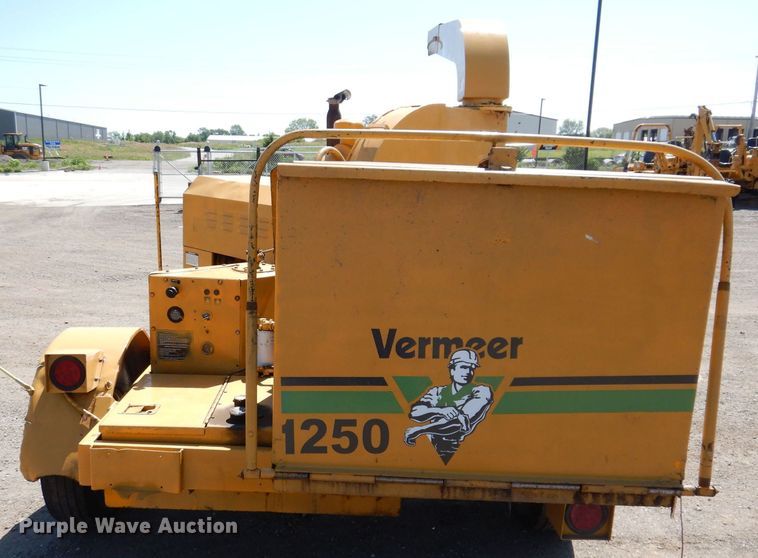 image for item JO9034 Vermeer 1250  wood chipper