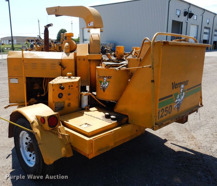 image for item JO9034 Vermeer 1250  wood chipper