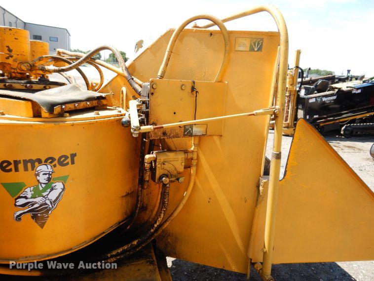 image for item JO9034 Vermeer 1250  wood chipper