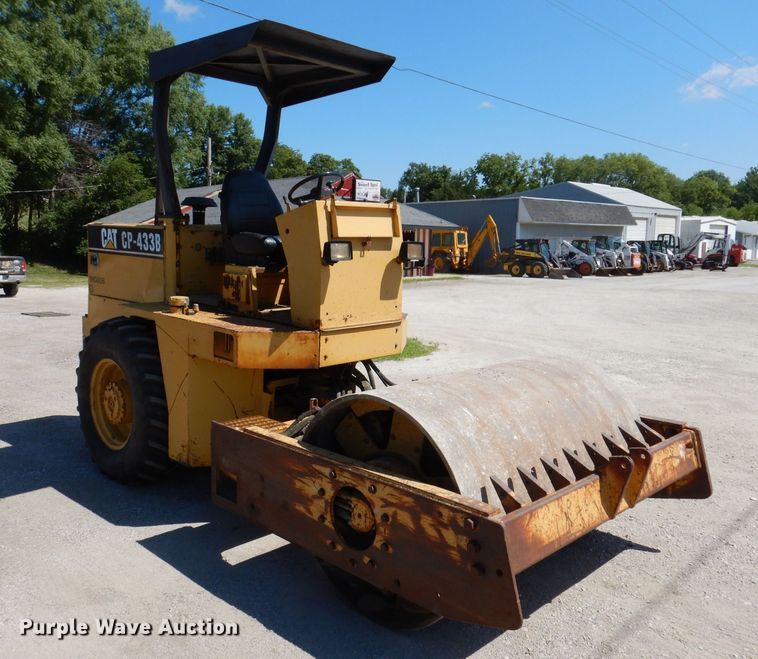 image for item JO9047 1994 Caterpillar CP-433B  single drum vibratory roller