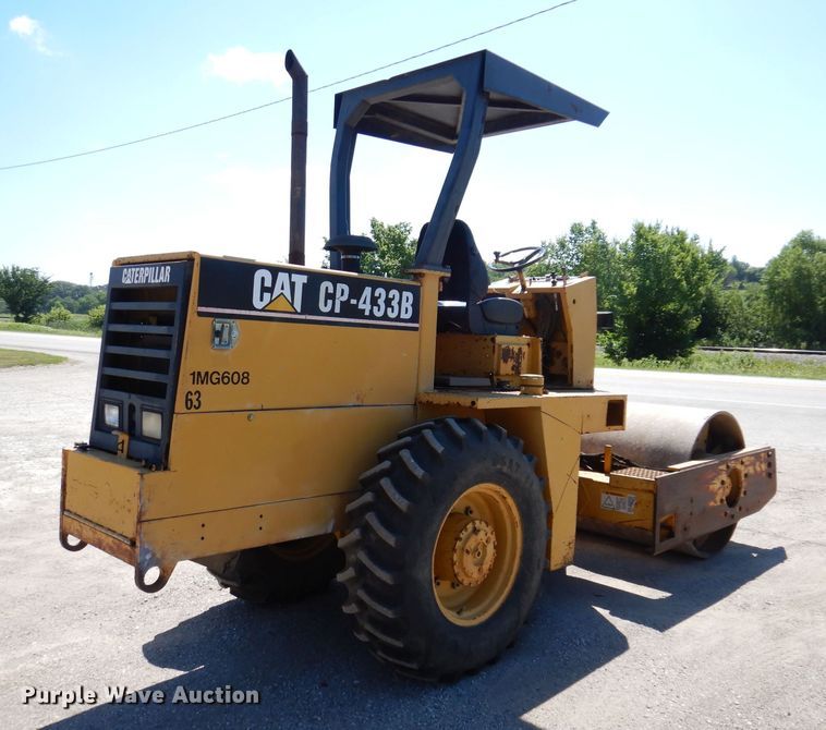 image for item JO9047 1994 Caterpillar CP-433B  single drum vibratory roller