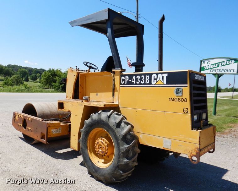 image for item JO9047 1994 Caterpillar CP-433B  single drum vibratory roller