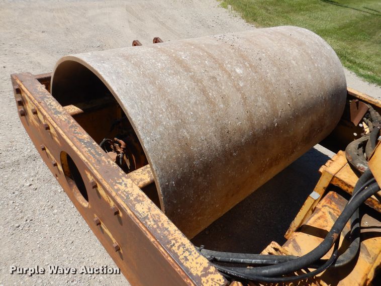 image for item JO9047 1994 Caterpillar CP-433B  single drum vibratory roller