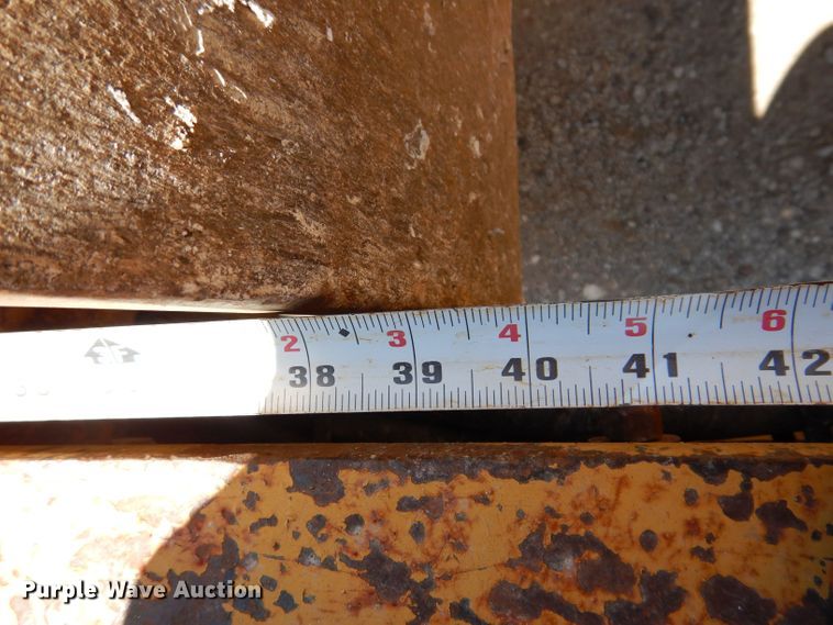 image for item JO9047 1994 Caterpillar CP-433B  single drum vibratory roller