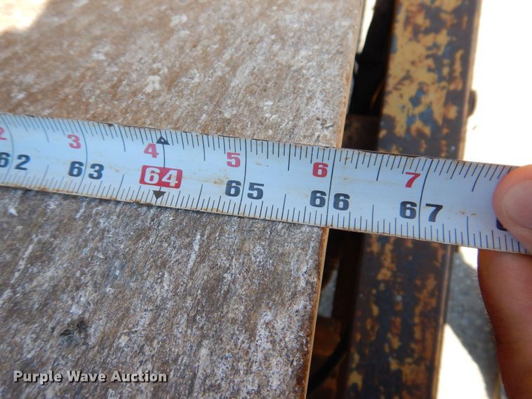 image for item JO9047 1994 Caterpillar CP-433B  single drum vibratory roller