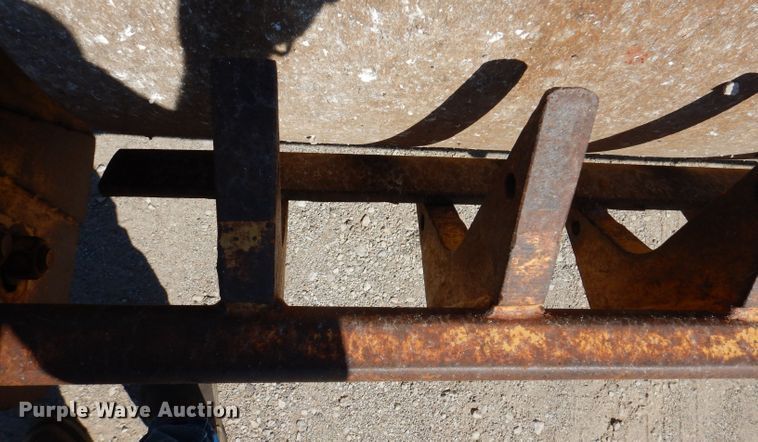 image for item JO9047 1994 Caterpillar CP-433B  single drum vibratory roller