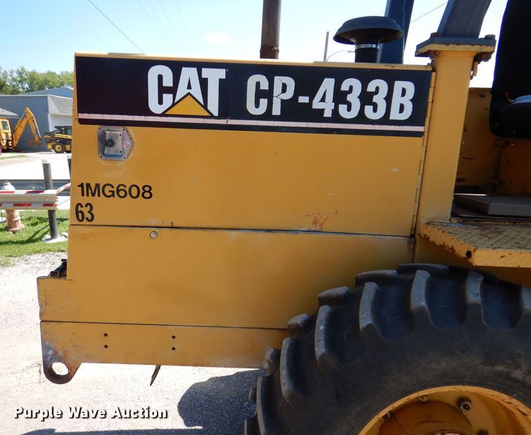 image for item JO9047 1994 Caterpillar CP-433B  single drum vibratory roller