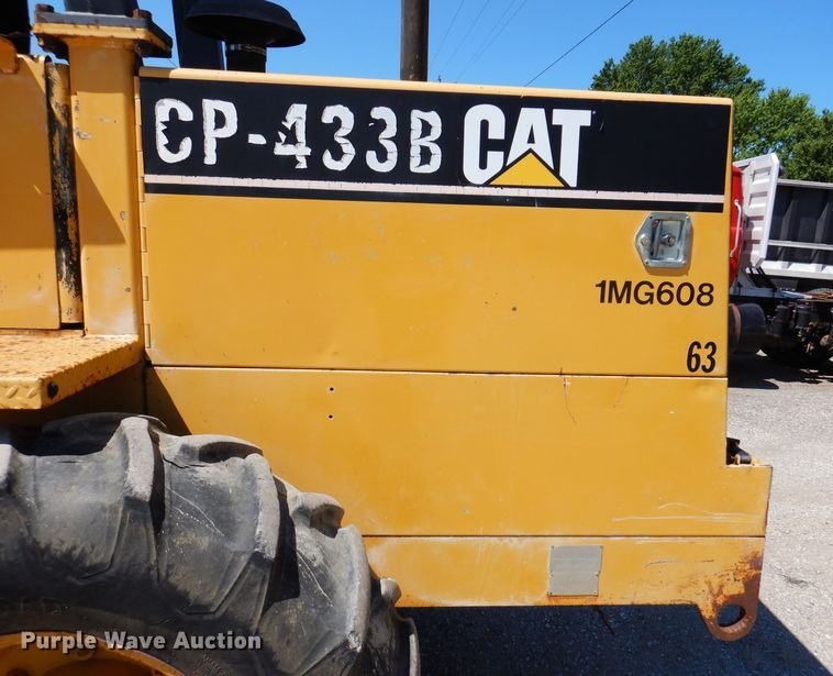 image for item JO9047 1994 Caterpillar CP-433B  single drum vibratory roller